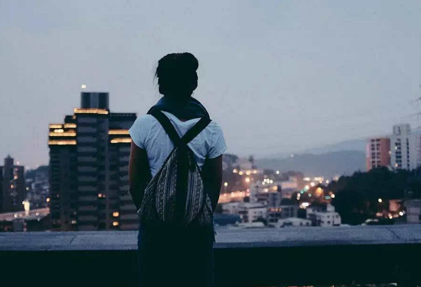 房价涨得这么快，设计师提高工资有什么好办法