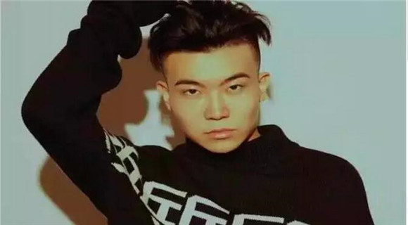 服装设计师李云梦跻身《福布斯》年度最佳企业家