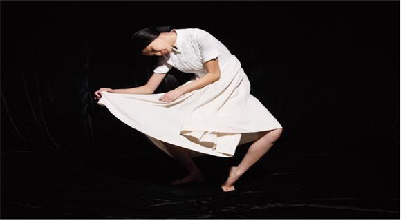 最早登陆国际四大时装周的中国设计师都有谁？