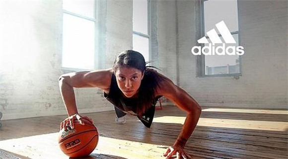 耐克和阿迪争抢女性运动市场 广告交锋手法神似