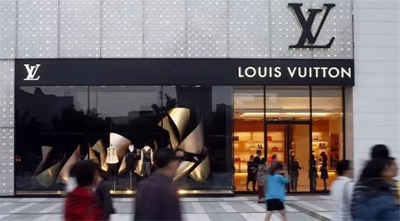 打败ZARA母公司重回时尚产业巅峰 LVMH松了口气