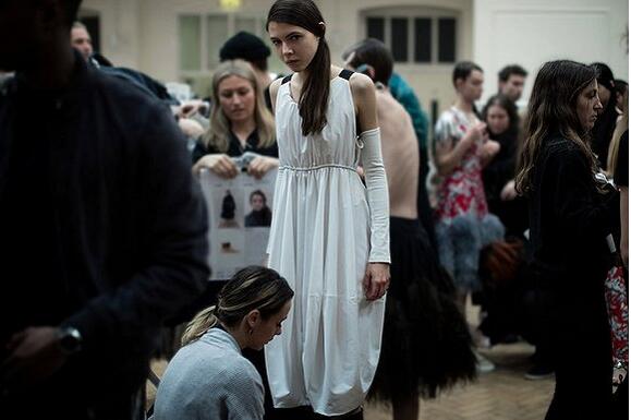 优衣库将和Loewe设计师合作 准备好熬夜排队吧！