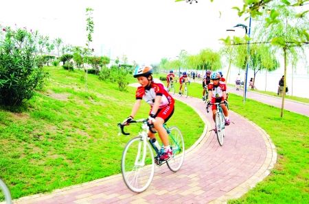 全民健身产业“蛋糕”诱人 成国内运动品牌新的战场