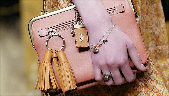 Coach打算休养生息 暗暗酝酿鞋履产品