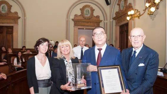 打破传统!“时尚先锋”卜晓强摘得首度来到中国的“意大利金顶奖”