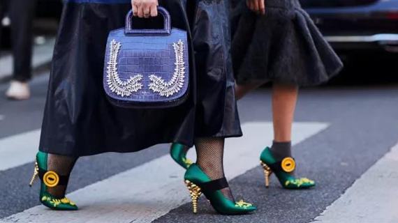 异域华丽！2018春夏女鞋的新兴趋势，不止于D&G和Gucci...
