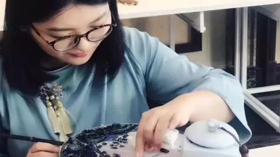 月赚20亿的马云竟也为这个85后姑娘折服了？