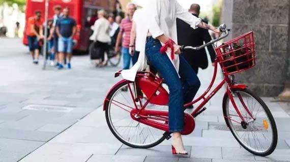 降温中的一抹冬日暖红