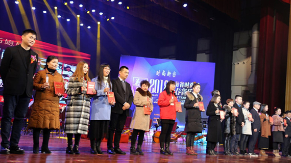 一道美丽的风景线！看这些“巧媳妇”如何用巧手致富脱贫