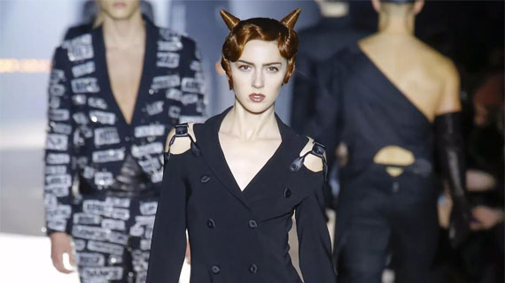  FALL 2018 MENSWEAR Moschino