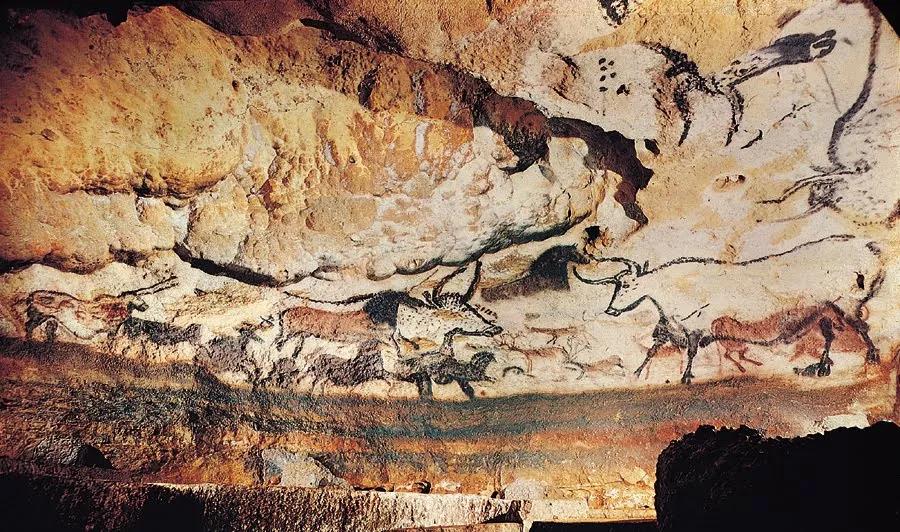 拉斯科岩洞的原始壁画可以追溯到大约20000年前,maria grazia