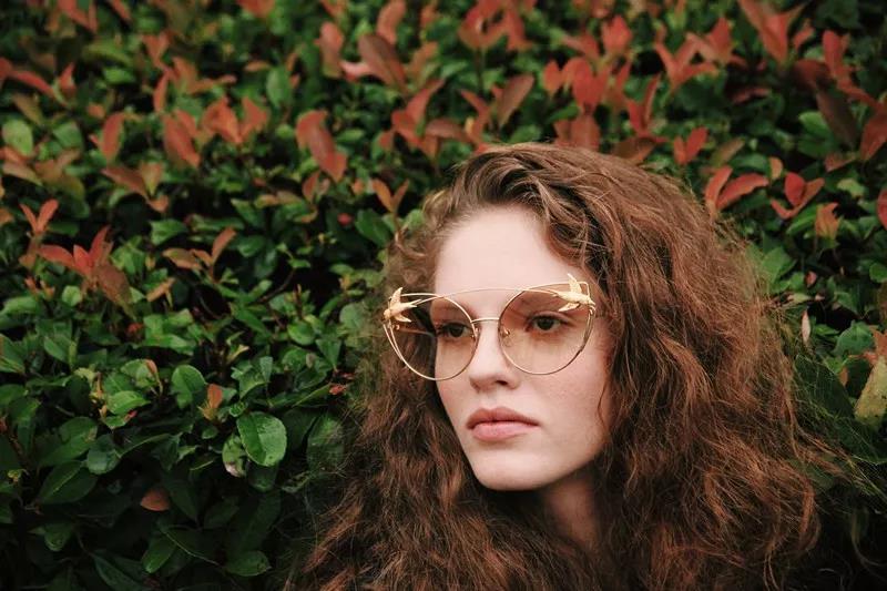 给眼镜一抹俏皮的仙气