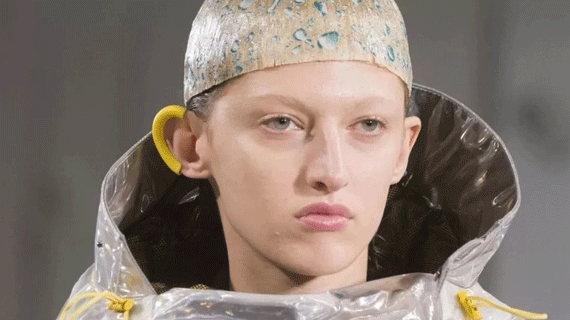 最会玩的依旧是“海盗爷“ | Maison Margiela FW 2018 ，做一个前卫怪诞的未来旅行者