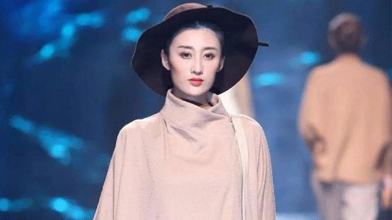 虎门服装企业有福啦！国内外名师作品到家门口任你挑！中国时尚设计共享平台2018秋冬新款品鉴会23日揭幕！