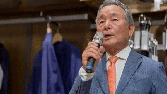 靠卖79元的衬衫年赚千亿，57岁再创业，门店开在chanel旁 ！雷军视他为偶像，这个老爷爷凭什么？