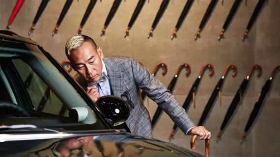 YisyLife把衣服搬进34种艺术空间，惹得女生“哇，好漂亮！”