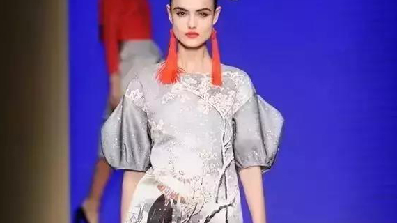 时装周重现的那些改良旗袍版型设计，简直美哭了！