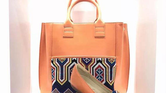 中国设计师第一次进入意大利米兰时尚殿堂的10.0馆 俊哥需要您的支持与认同