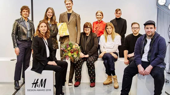 “我们痴迷于再造那些充满乏味性的服装”