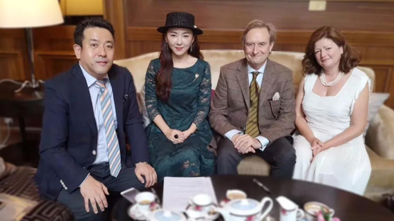 热烈祝贺：CHIHIRO BY S.K.与英国皇家御用帽子设计师YVETTE JELFS 携手合作