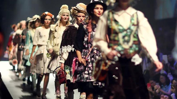 正经招募丨征服大批时装精？这份独家品牌经营（shi shang）指南送给你！