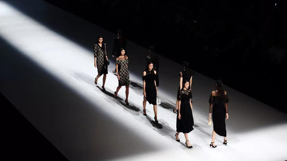 广东时装周丨除了High爆地表，我们还要冲上云霄！