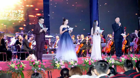 书记县长论剑服装产业 时尚精英共享艺术殿堂