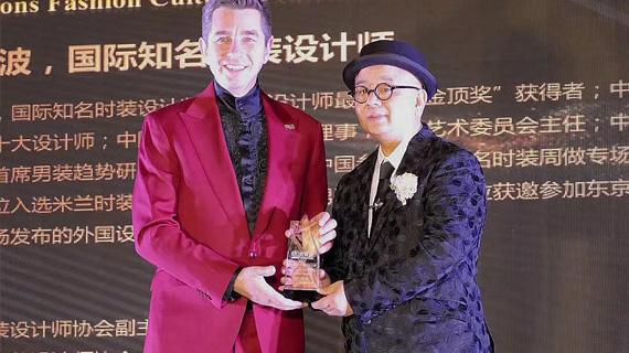 计文波出席胡润百富洛杉矶之夜并捧获“中美关系时尚文化贡献奖”