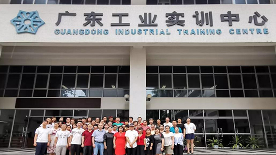 非遗传承丨新疆维吾尔自治区工业和信息化厅考察组到访广州参观交流