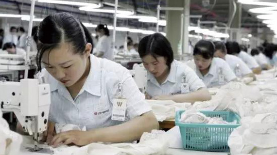 河南首部服装行业大电影《嫘祖故里的女人》剧本研讨会昨日召开