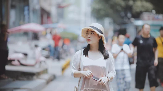 “华裳之梦”服博会系列报道之一：艺术与商业之间的行者——陈列师