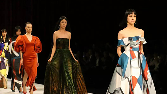 【绸都风尚】｜王玉涛&曾凤飞，看两位“金顶奖”设计师实力演绎绸都时尚！