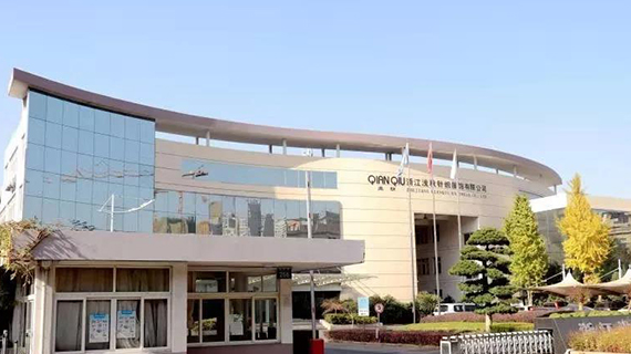 天气转凉，濮院的这些工厂里却为何一片“热火朝天”的景象...