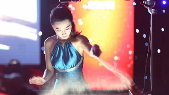 毕业季，浙江理工大学最近收到这份特别祝福，马云也曾为这个女生的作品点赞