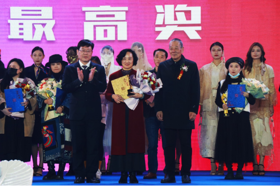 刘婵英：始终坚守工匠精神 传承华夏服饰文化