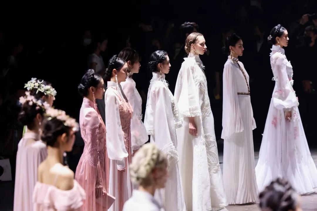 鸿星尔克将在新疆建服装厂