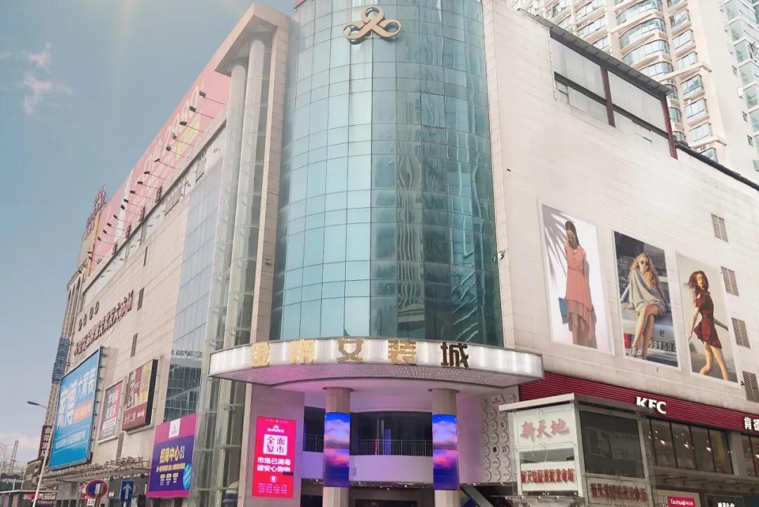 因为设计师离职而股价大跌，这是好事还是坏事？｜闲话服装圈