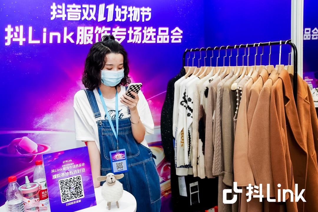 特步拟4.39亿收购上海七宝57个商业单位