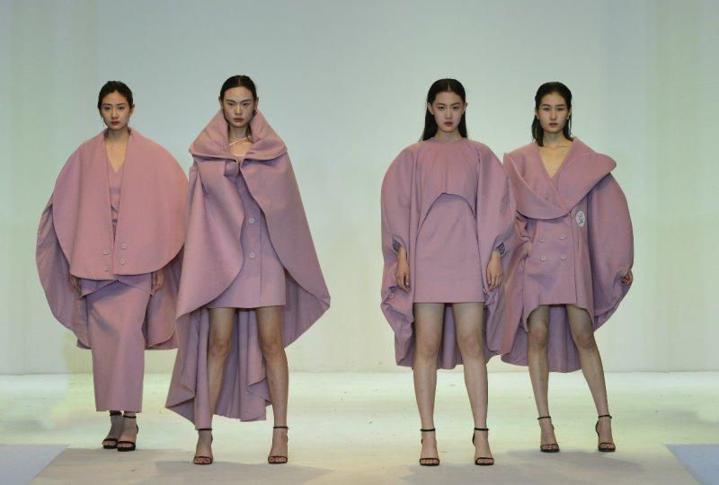 FW18 米兰时装秀  雪中印迹