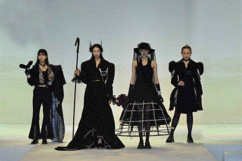 那一袭配饰的芳华