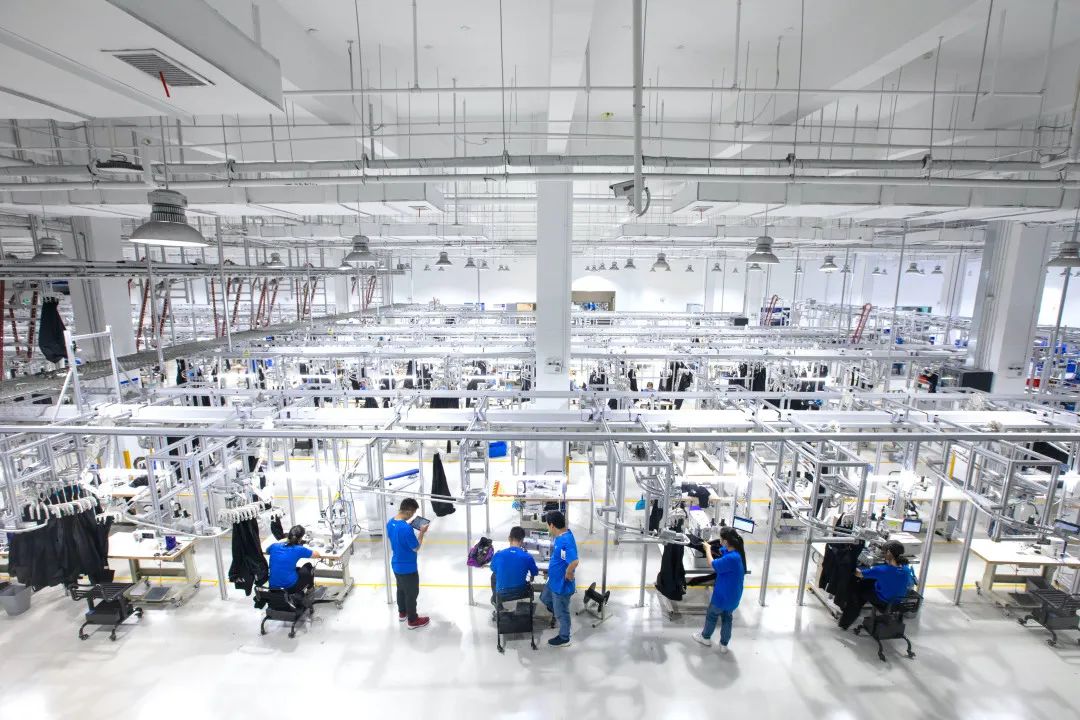 日播·傅素琴专场发布 冻龄女神翁虹亮相