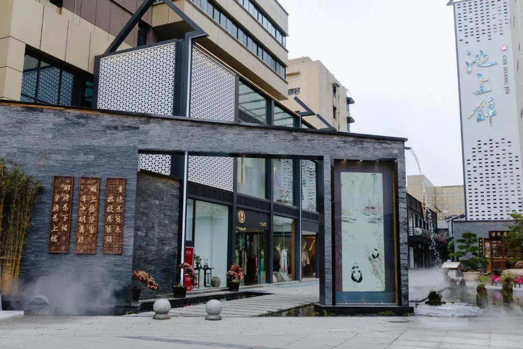 设计师与制版师都是时尚服装的制造者