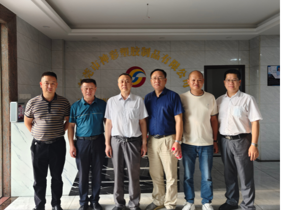 平南县纺织服装产业发展中心赴广东开展招商引资工作