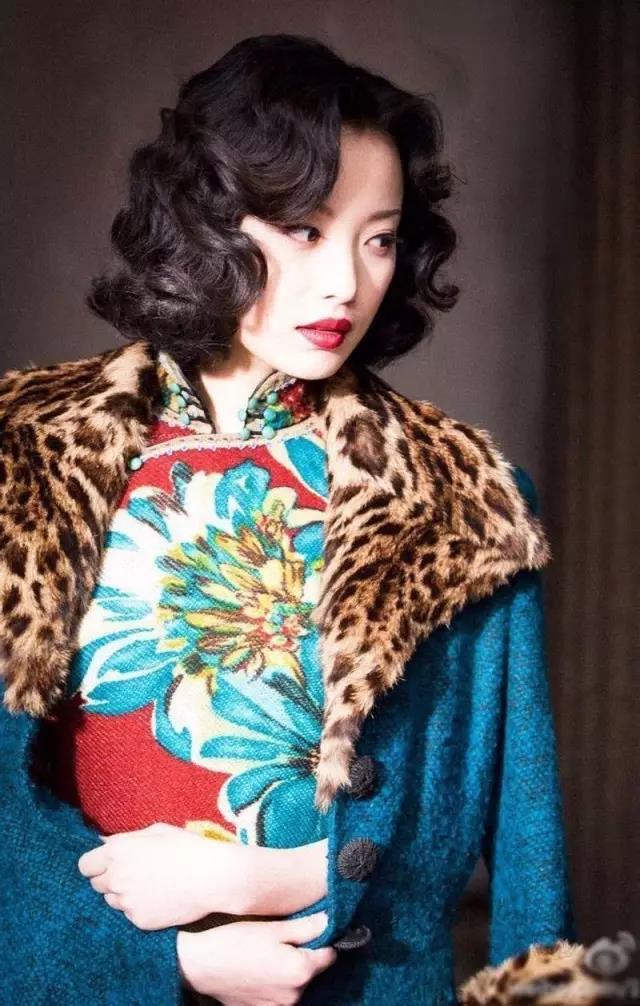 电影《风声》中李冰冰与周迅的旗袍装扮